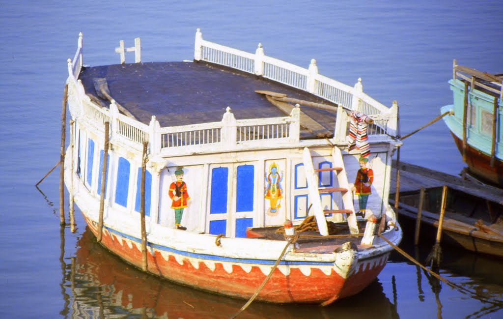Double Decker Boat thumbnail 2
